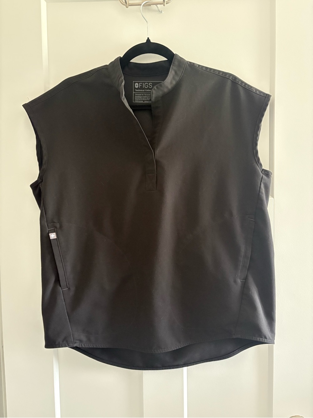 FIGS Black Rafaela Top XS